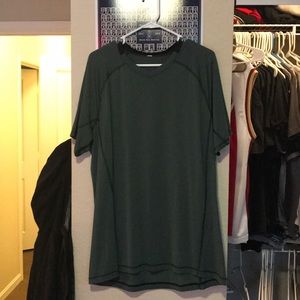 Men’s lulu lemon metal vent T shirt